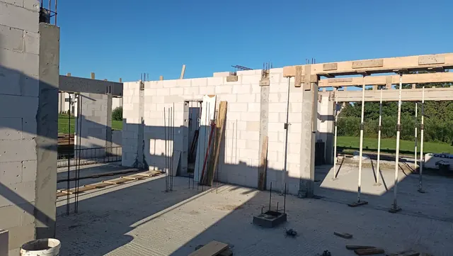 Ściany wewnętrzne i podpory szalunku — realizacja BUDOM