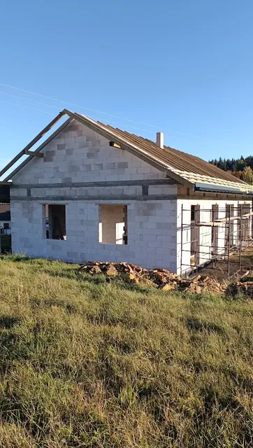 Montaż konstrukcji drewnianej dachu — realizacja BUDOM