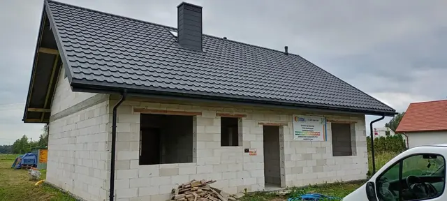 Dom jednorodzinny w stanie surowym z pełnym pokryciem dachu — Korczyna