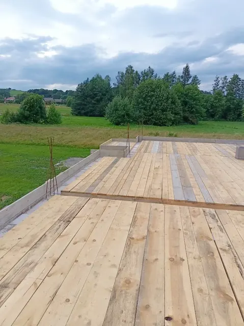 Deskowanie stropu — realizacja BUDOM